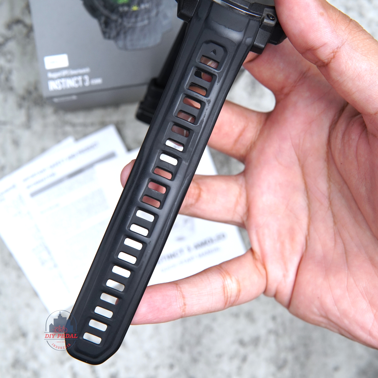 Jual Instinct 3 Amoled Black 45mm , DIY Pedal Indonesia Lokasi Yogyakarta. Pusat Garmin Terbaik se Indonesia.