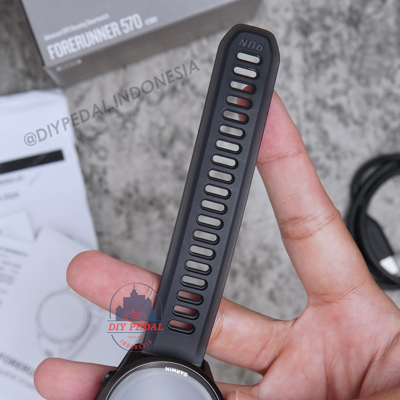 Jual Garmin Forerunner 570 42mm, DIY Pedal Indonesia Lokasi Yogyakarta. Pusat Garmin Terbaik se Indonesia.