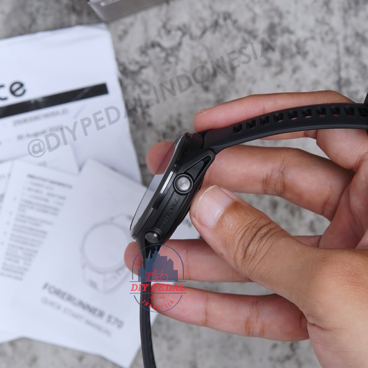 Jual Garmin Forerunner 570 42mm, DIY Pedal Indonesia Lokasi Yogyakarta. Pusat Garmin Terbaik se Indonesia.