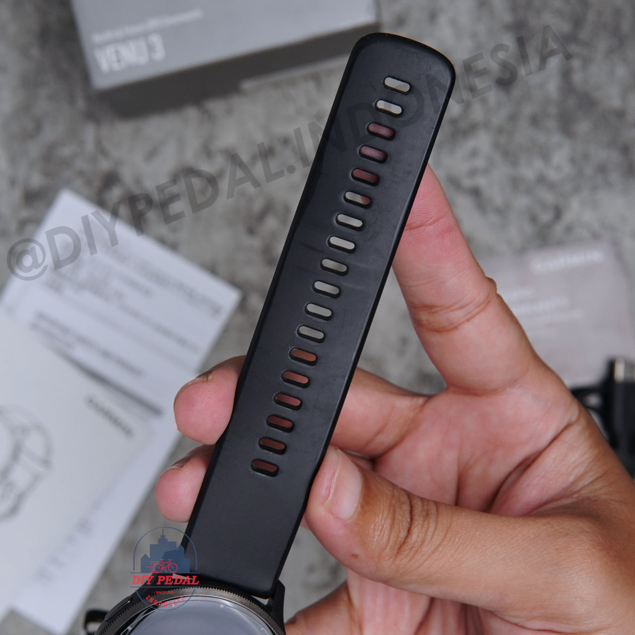 Jual Garmin VENU 3 Hitam, DIY Pedal Indonesia Lokasi Yogyakarta. Pusat Garmin Terbaik se Indonesia.