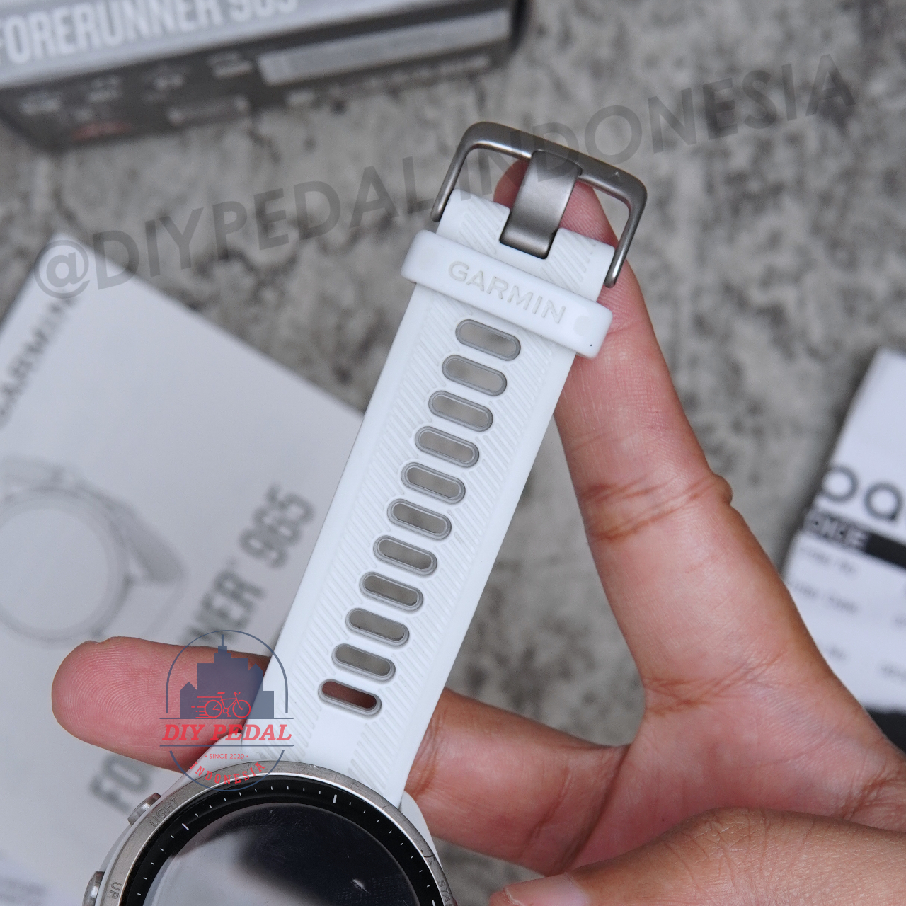 Jual Garmin Forerunner 965 Whitestone, DIY Pedal Indonesia Lokasi Yogyakarta. Pusat Garmin Terbaik se Indonesia.
