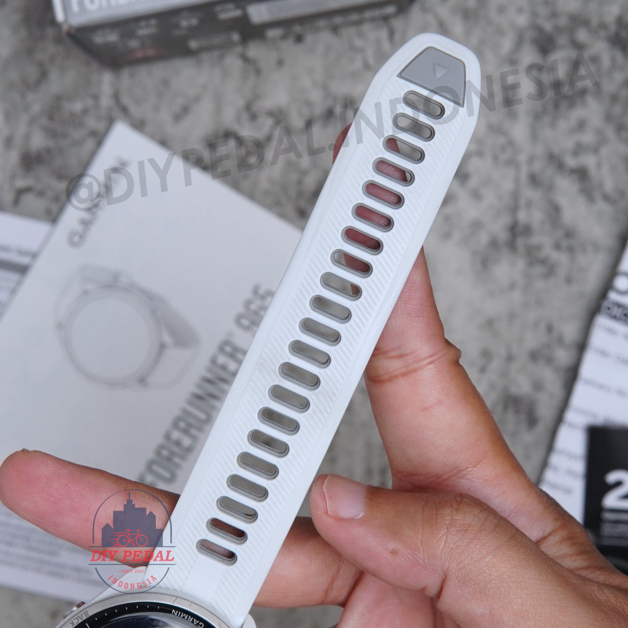 Jual Garmin Forerunner 965 Whitestone, DIY Pedal Indonesia Lokasi Yogyakarta. Pusat Garmin Terbaik se Indonesia.