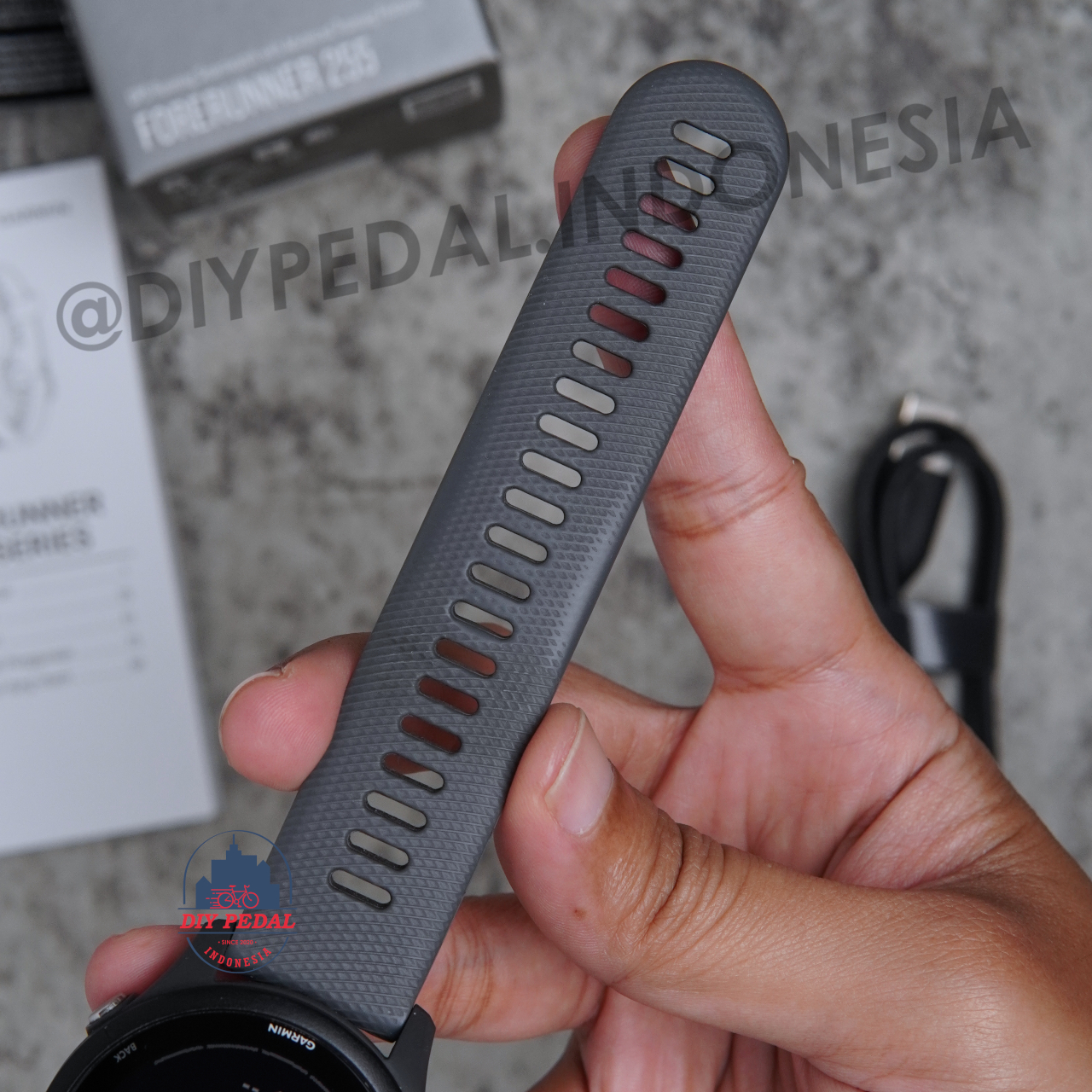 Jual Garmin Forerunner 255 Slate Gray Non Music, DIY Pedal Indonesia Lokasi Yogyakarta. Pusat Garmin Terbaik se Indonesia.
