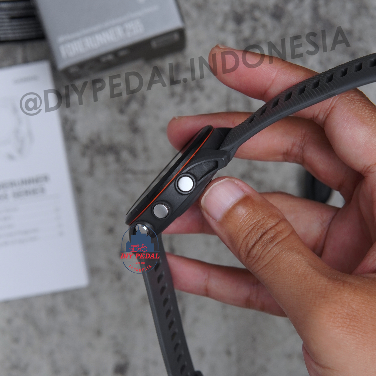Jual Garmin Forerunner 255 Slate Gray Non Music, DIY Pedal Indonesia Lokasi Yogyakarta. Pusat Garmin Terbaik se Indonesia.