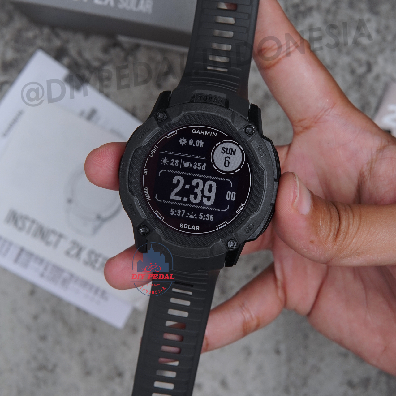 Jual Garmin Instinct 2X Solar Graphite, DIY Pedal Indonesia Lokasi Yogyakarta. Pusat Garmin Terbaik se Indonesia.