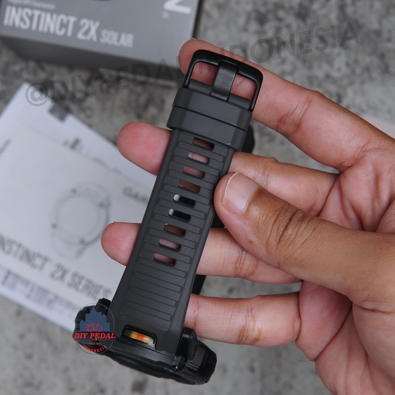Jual Garmin Instinct 2X Solar Graphite, DIY Pedal Indonesia Lokasi Yogyakarta. Pusat Garmin Terbaik se Indonesia.