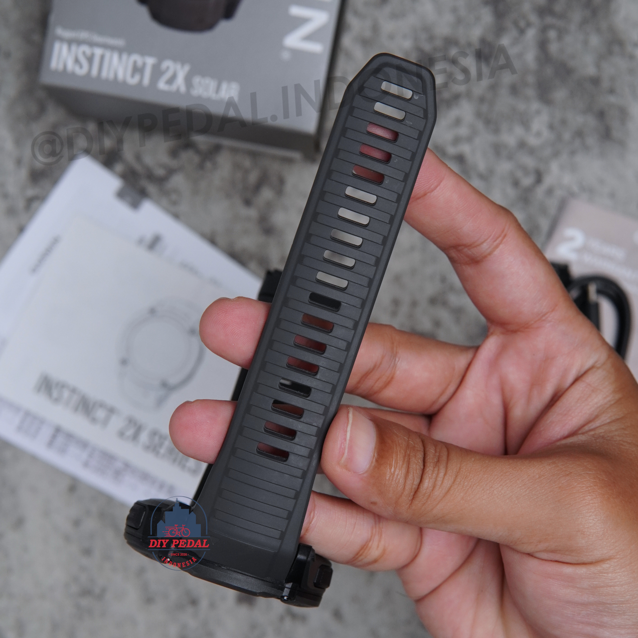 Jual Garmin Instinct 2X Solar Graphite, DIY Pedal Indonesia Lokasi Yogyakarta. Pusat Garmin Terbaik se Indonesia.