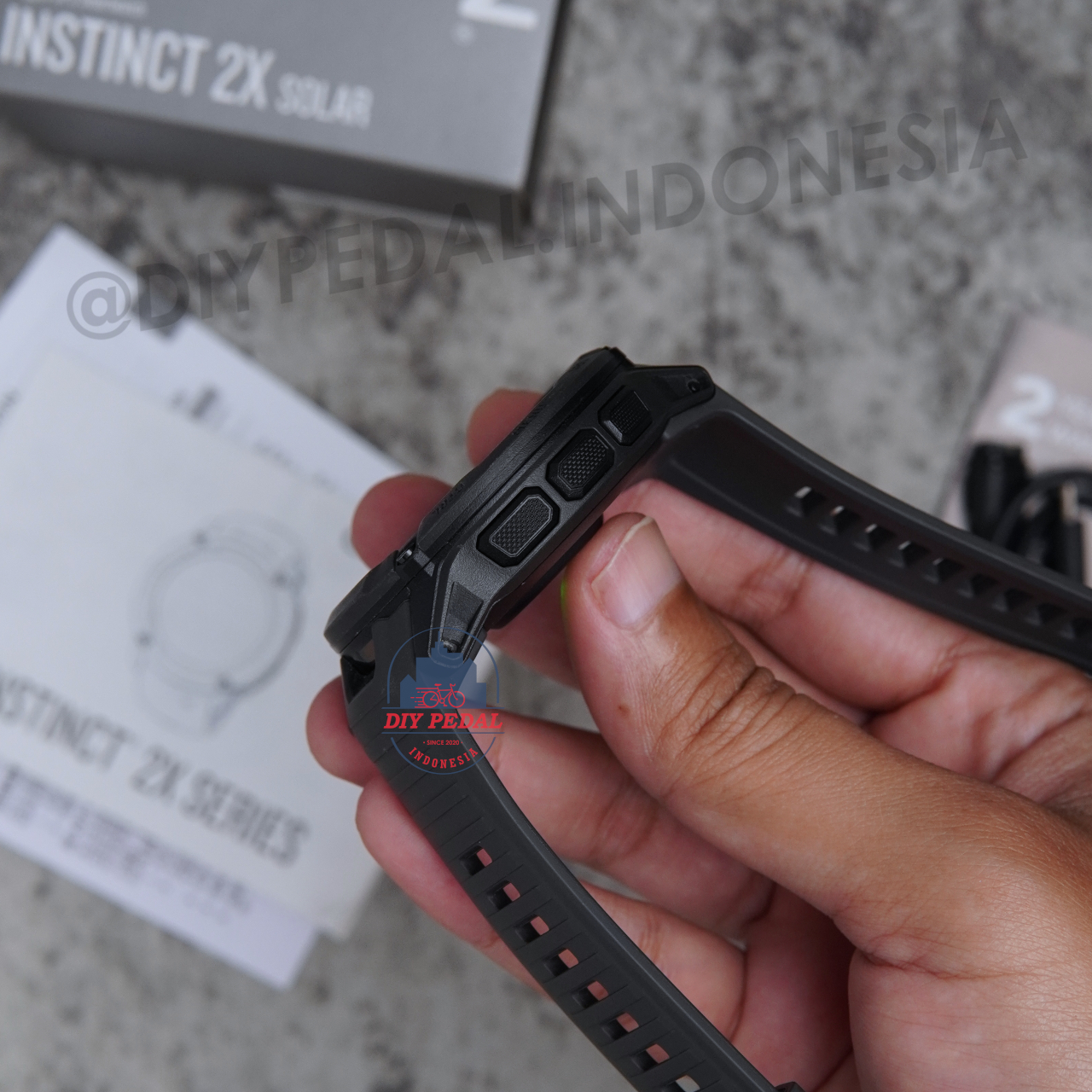 Jual Garmin Instinct 2X Solar Graphite, DIY Pedal Indonesia Lokasi Yogyakarta. Pusat Garmin Terbaik se Indonesia.