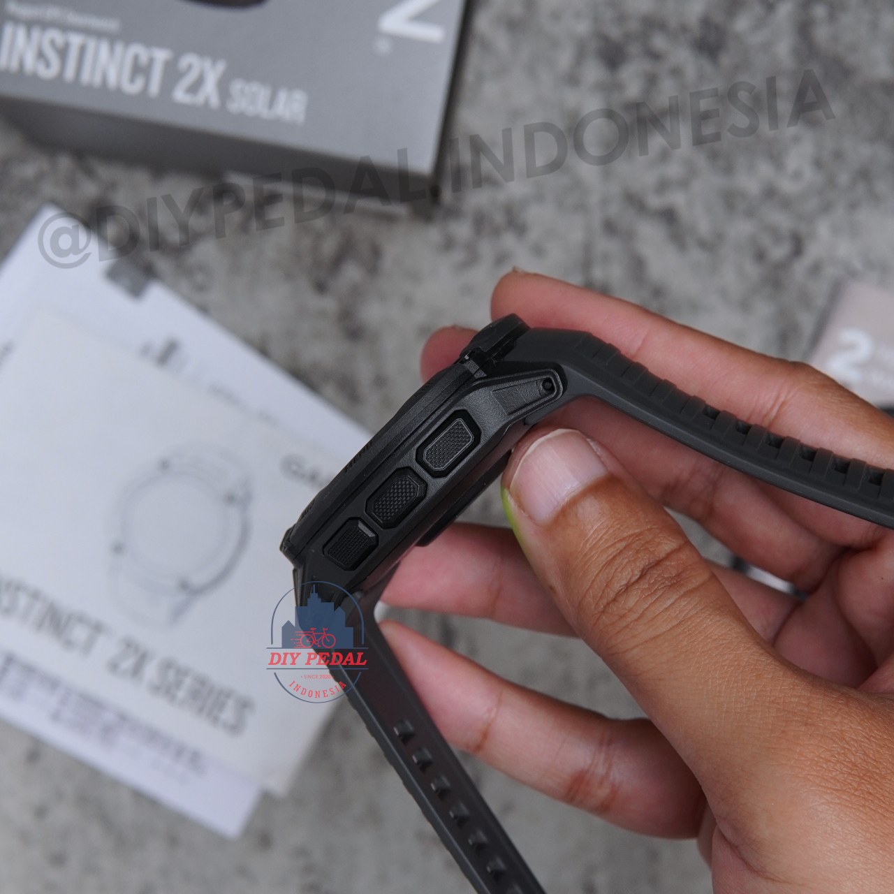 Jual Garmin Instinct 2X Solar Graphite, DIY Pedal Indonesia Lokasi Yogyakarta. Pusat Garmin Terbaik se Indonesia.