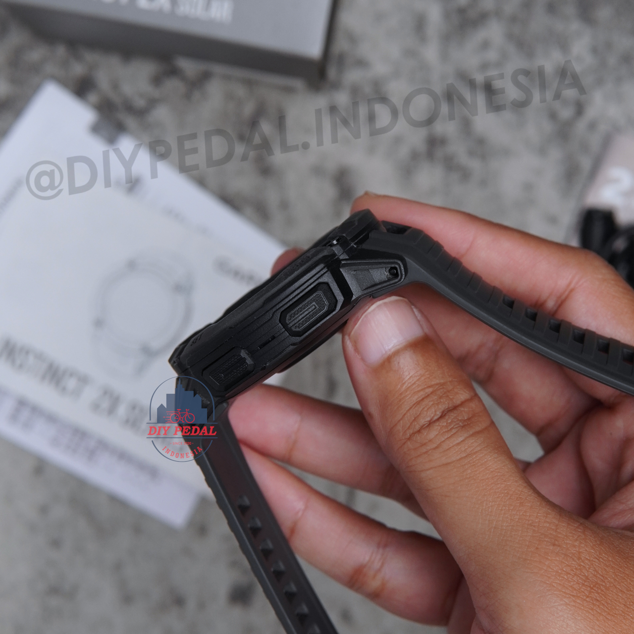 Jual Garmin Instinct 2X Solar Graphite, DIY Pedal Indonesia Lokasi Yogyakarta. Pusat Garmin Terbaik se Indonesia.