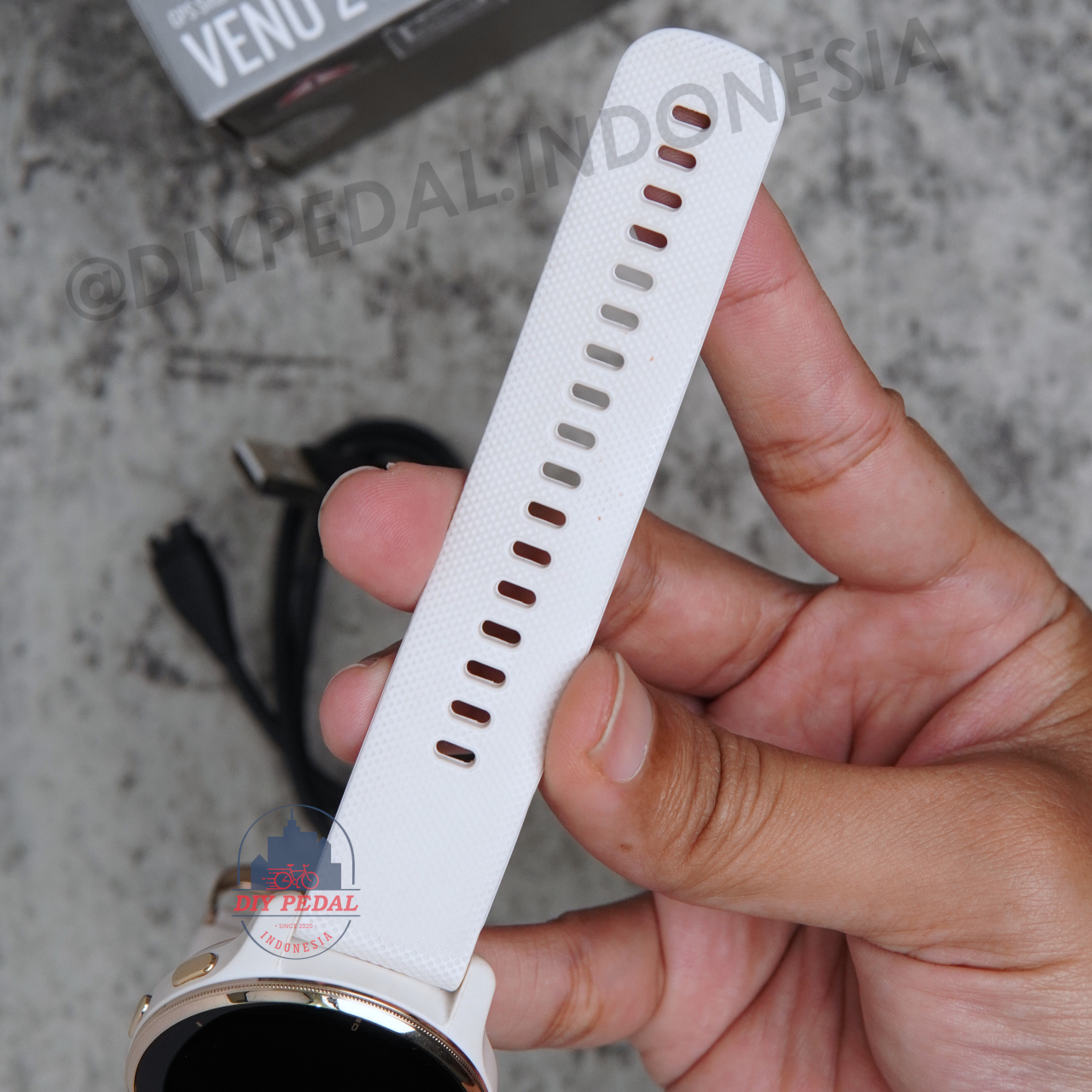 Jual Garmin Venu 2 Plus Ivory Gold , DIY Pedal Indonesia Lokasi Yogyakarta. Pusat Garmin Terbaik se Indonesia.